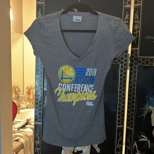 NBA Women’s T-shirt, size Small